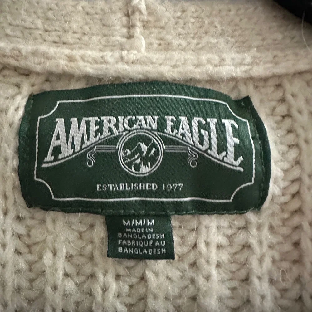 American Eagle Cream Cable Knit‎ Cropped Cardigan Sweater Womens Medium